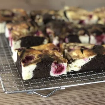 Recipe Cheesecake Brownies with Raspberries low-carb gluten-free keto