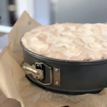 Recipe Plum Cheese Cake capped with Meringue low-carb gluten-free