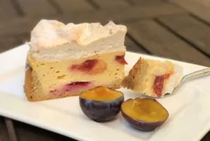 Recipe Plum Cheese Cake capped with Meringue low-carb gluten-free