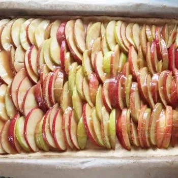 Recipe Quick Apple Pie Tray Bake low-carb gluten-free